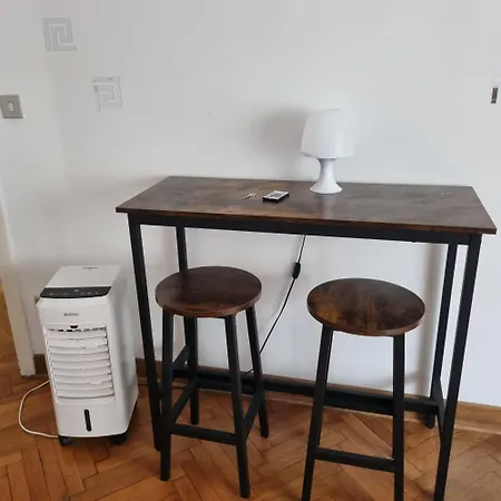 Dock Bay Lodge Hostello *