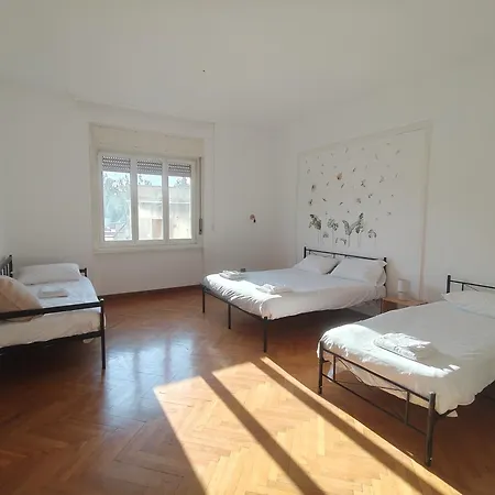 Dock Bay Hostello بيت شباب *