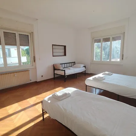 Vandrerhjem Dock Bay Lodge Hostello *