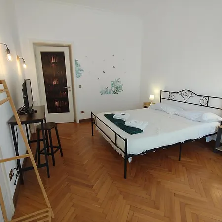 Dock Bay - Hostal Trieste