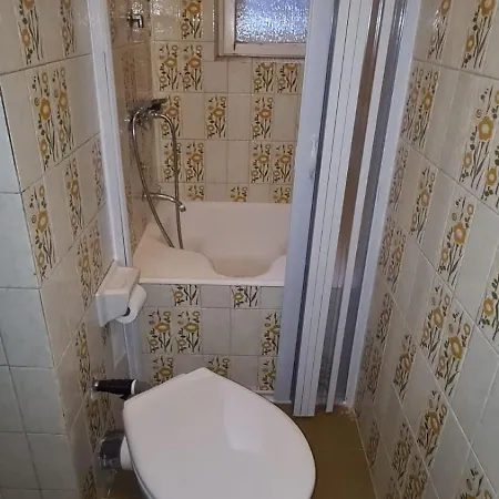 Dock Bay Hostello بيت شباب ترييستي